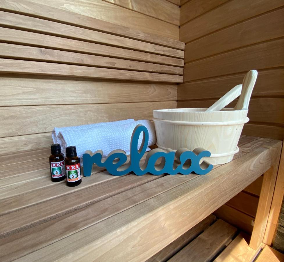 Relax Sauna Apartman Privat Finn Szaunaval ケストヘイ エクステリア 写真